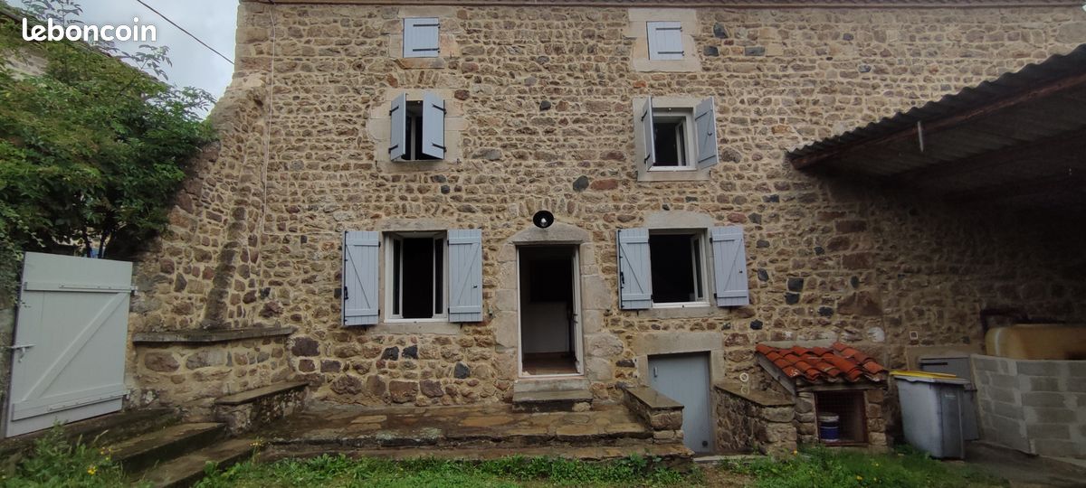 Maison 5 pièces 90 m² · à Essertines-en-Châtelneuf · 90 m² · 660 €/mois