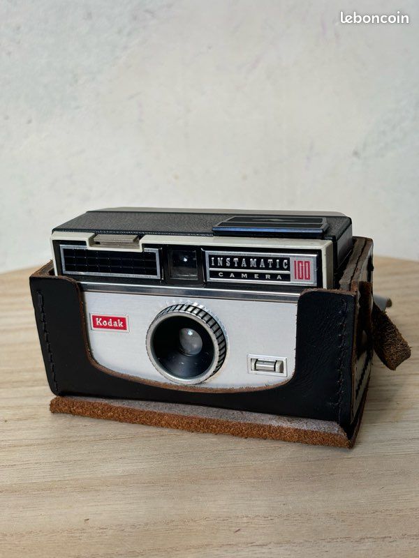 Appareil photo vintage Kodak Instamatic 100 - appareil photo vintage, avec manuel d'origine, ampoules vintage et étui vintage kodak - Canada
