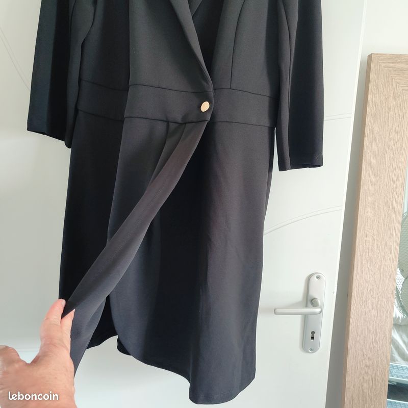 Robe noire courte cache coeur (image 2)
