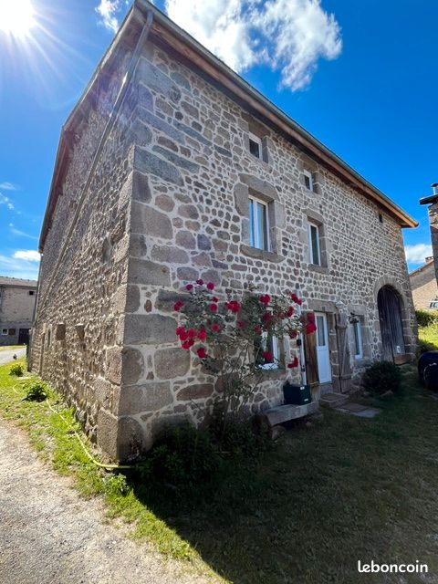 Maison 8 pièces 170 m² · à Saint-Amant-Roche-Savine · 170 m² · 134 000 €