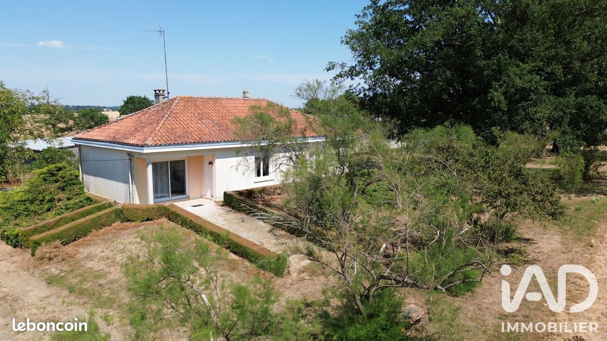 Maison 5 pièces 102 m² · à Essarts-en-Bocage · 102 m² · 165 000 €
