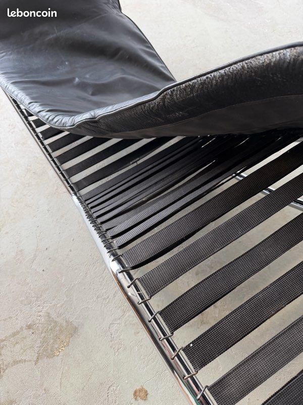Chaise longue modèle LC4 par Le corbusier, Charlotte Perriand et Pierre Jeanneret en chrome et cuir (image 6)