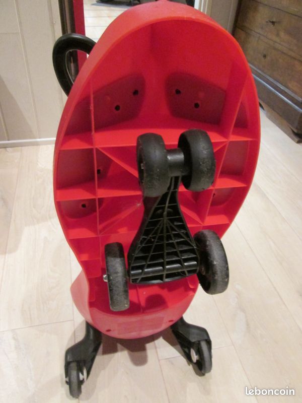 Petit kart a roulettes (image 2)