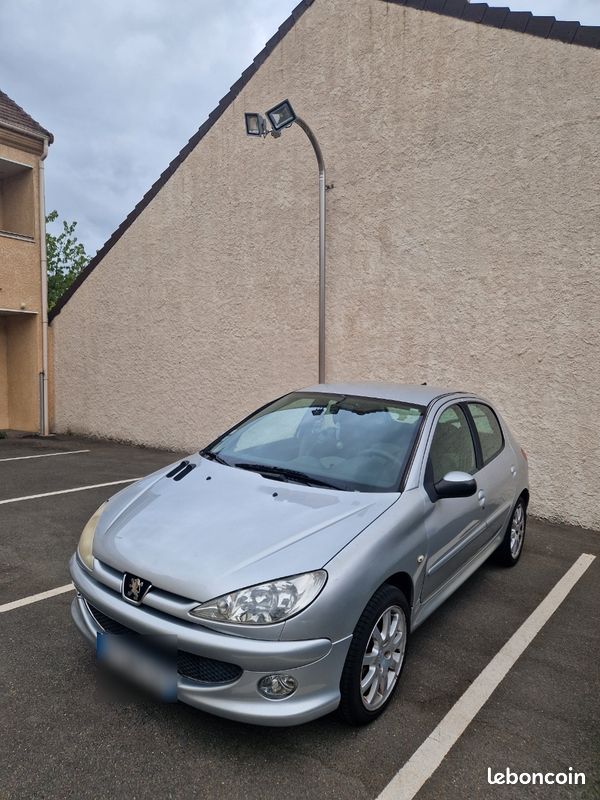 Peugeot 206 1.4L 75ch édition XBOX 360 (image 1)