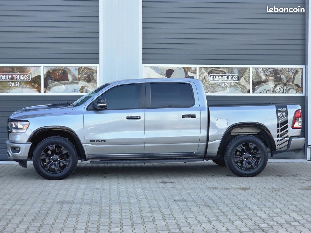 Dodge RAM 1500 Big Horn V8 5.7 HEMI 401 ch – 4x4 – Pack Night – CarPlay (image 10)