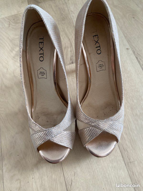Escarpins dorés style peep toes t. 39 Texto (image 4)
