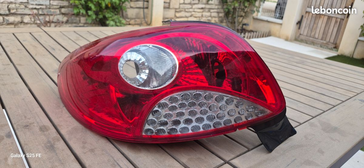 Feu Arrière Gauche Peugeot 206 (1998-2009) – Qualité OEM – Installation Directe – FINAO AUTOPARTS
