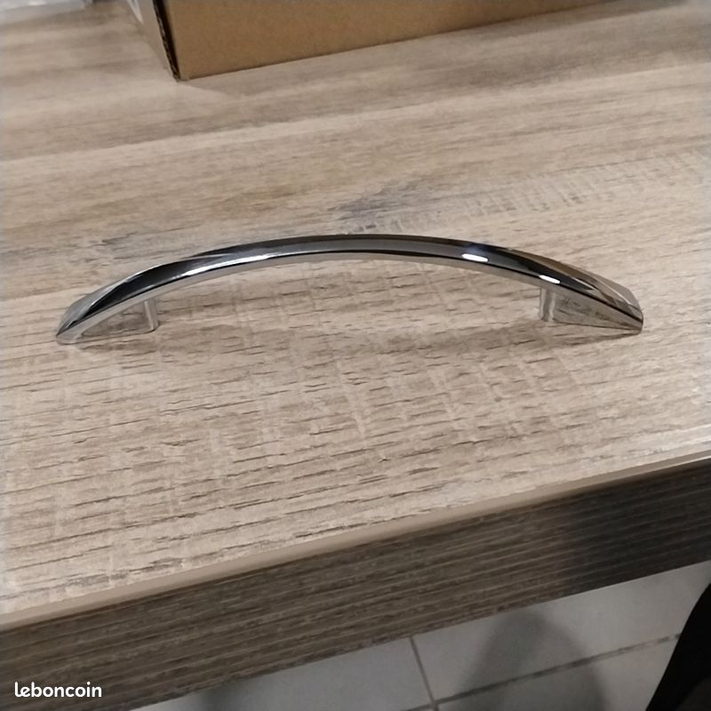Poignées pour portes de meubles (image 1)