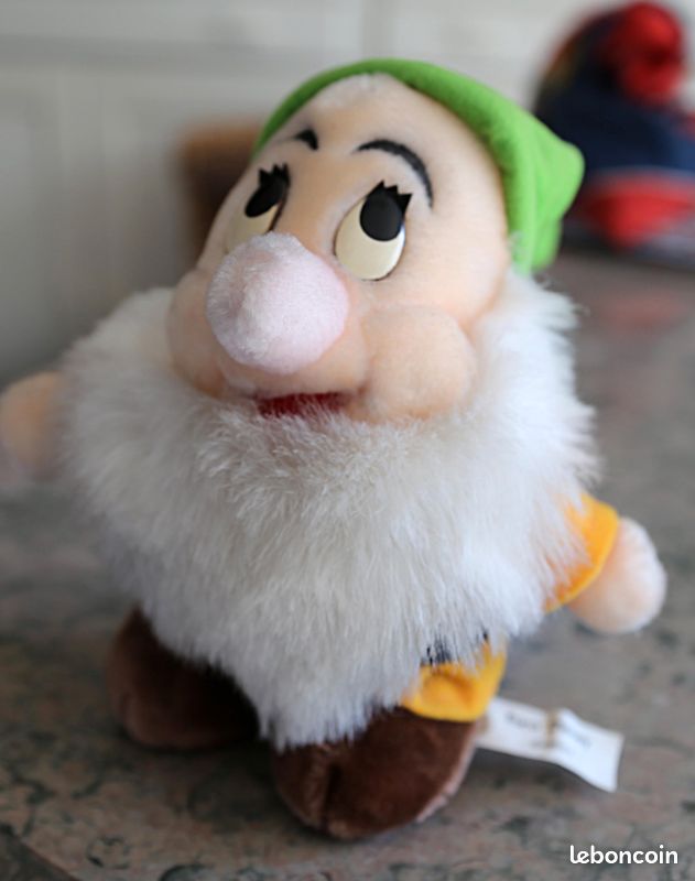 Peluches Disney 16 à 18 cm, nains et chien (image 3)
