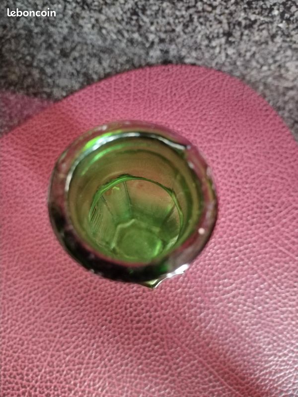 Ancien flacon Louit Frères en verre vert, belle forme publicitaire, marquage moulé. Bel état général, quelques traces du temps. Hauteur 17 cm, largeur 4,5 cm. Objet de collection (image 5)