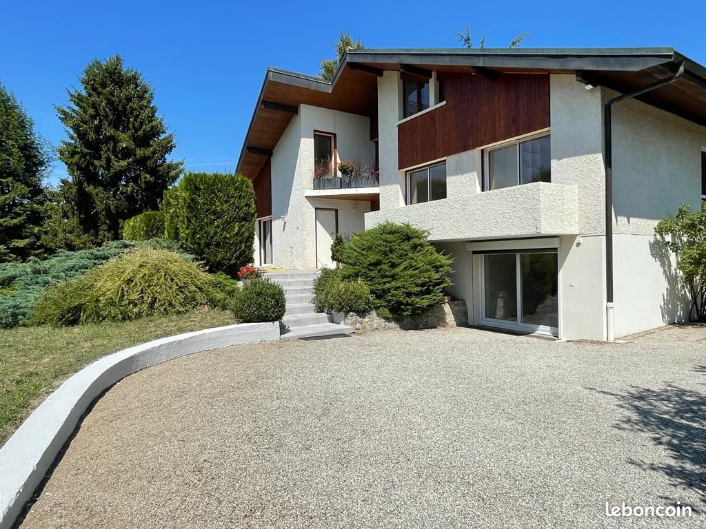 Maison 8 pièces 300 m² · à Sciez · 300 m² · 940 000 €