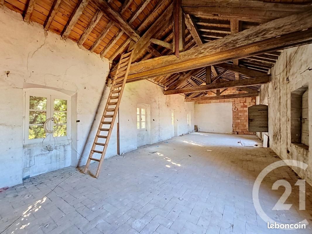 Appartement 3 pièces 143 m² · à Saint-Rémy-de-Provence · 143 m² · 440 000 €