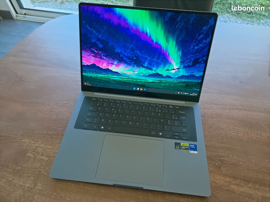 Samsung Galaxy Book6 Ultra 16" – RTX 5070 – 32 Go RAM – 1 To SSD – OLED tactile 120 Hz (image 1)