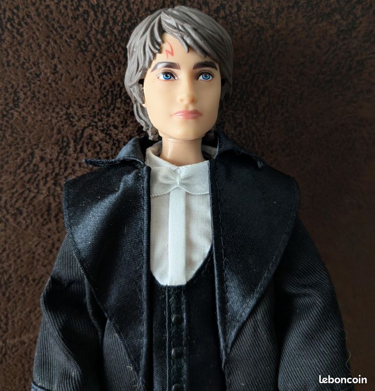 Poupée articulée Harry Potter de 26 cm en costume de Noël (image 5)