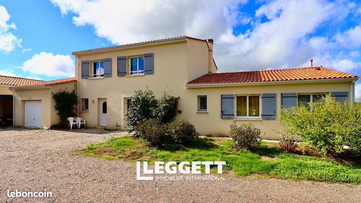 Maison 14 pièces 248 m² · à Mazerolles · 248 m² · 472 550 €