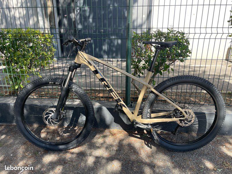 VTT Trek Roscoe 6 – Taille M – Couleur sable / beige – Très bon état – 600 (image 1)