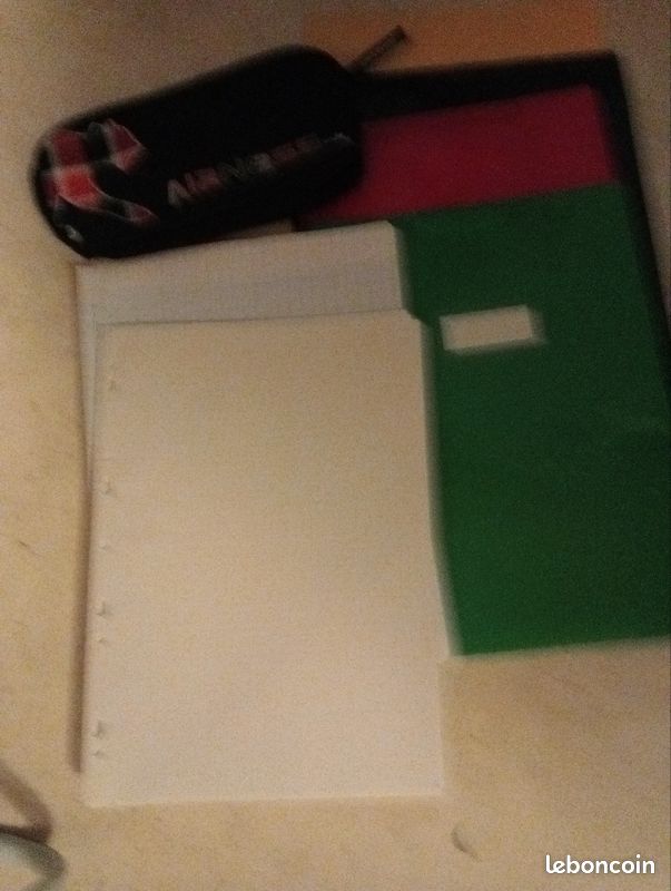 Fournitures d'école (image 1)