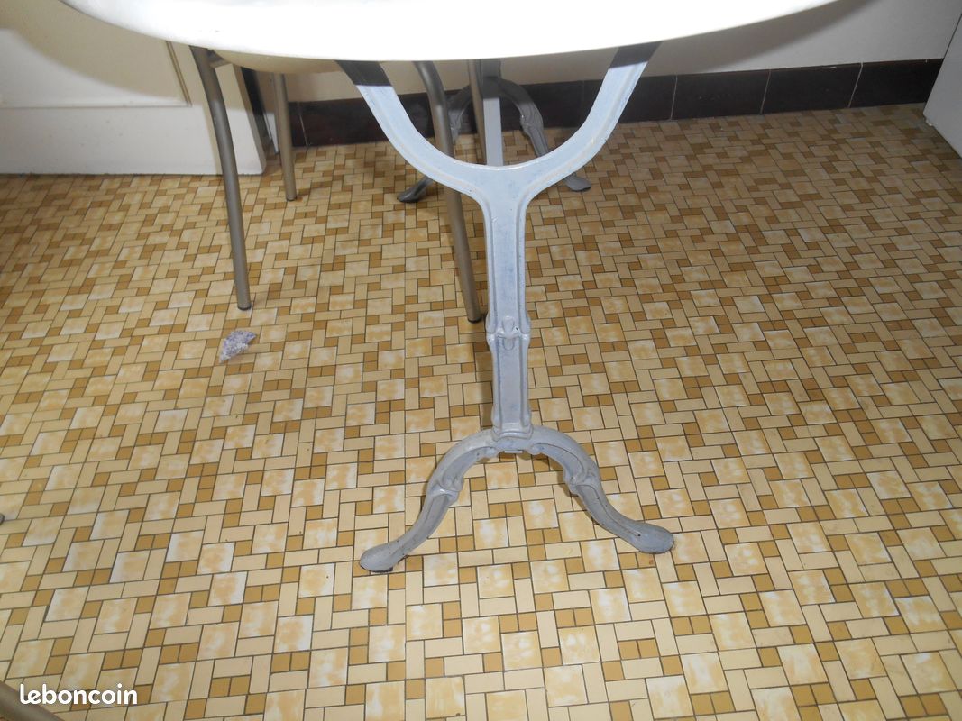 Table de cuisine +2 chaises (image 3)