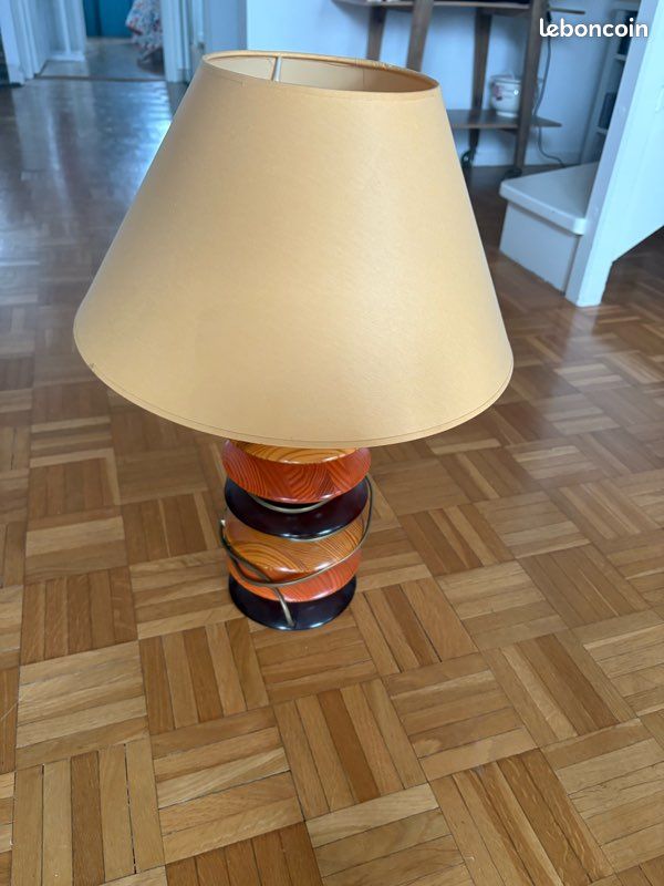 Lampe en bois (image 1)