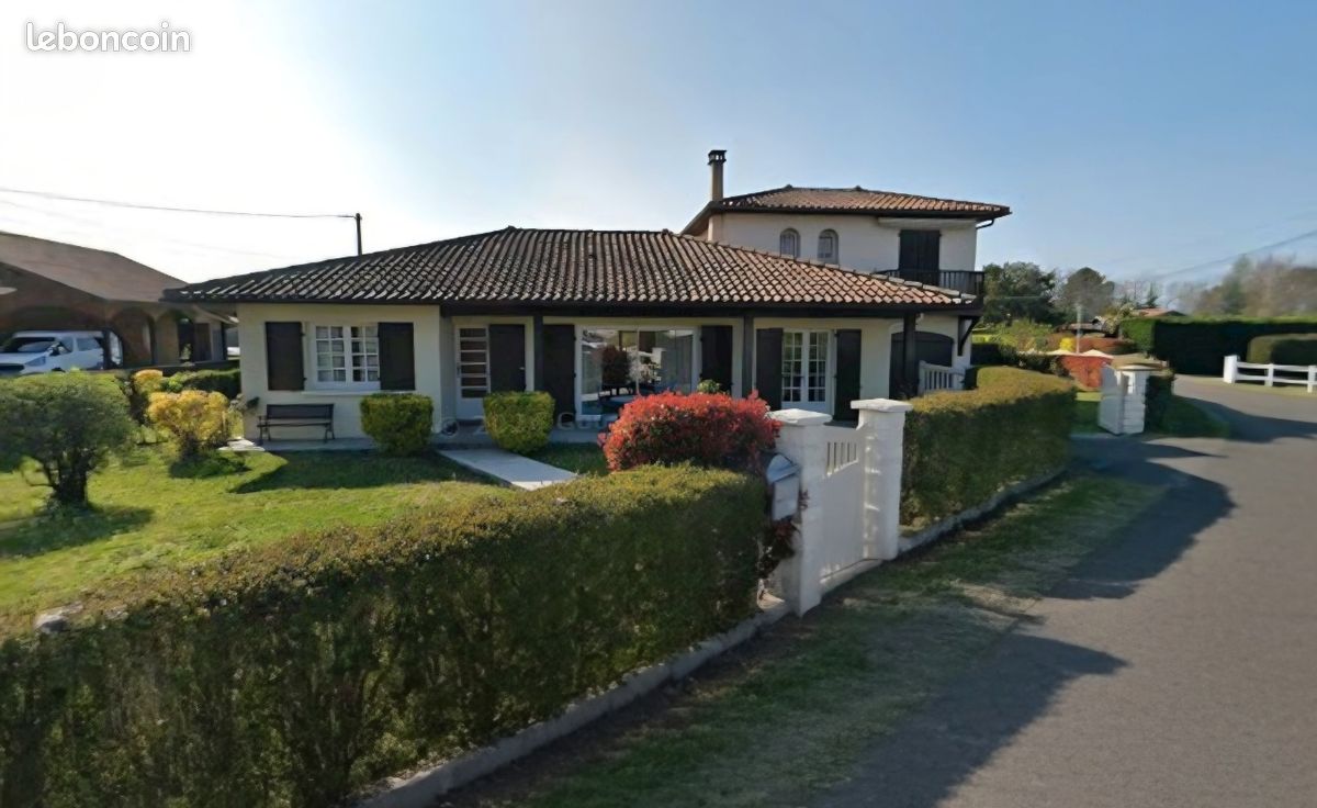 Maison 7 pièces 140 m² · à Biscarrosse · 140 m² · 2 000 €