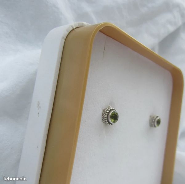 Boucles d'oreilles puces en argent et péridot (image 7)