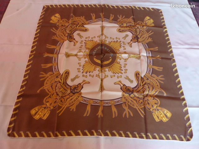 Superbe Foulard Carré Vintage 100% Soie - Gris Et Rose, Motif Bandana