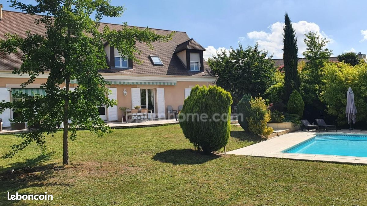 Maison 9 pièces 230 m² · à Saint-Prix · 230 m² · 979 000 €