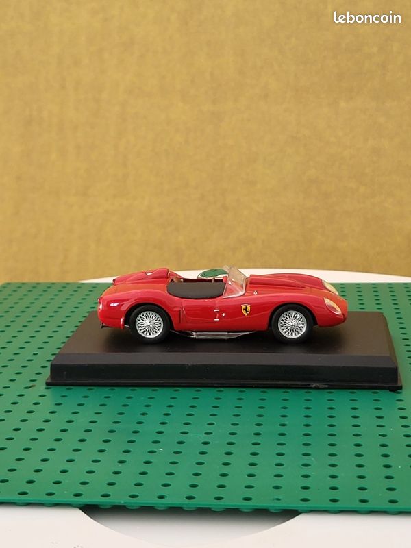 ✨️🇮🇹 Miniature FERRARI 250 TR - 1958 au 1/43 - Fabrication Ixo Models - Boîte vitrine - Très bon état ✨️✨️ (image 6)