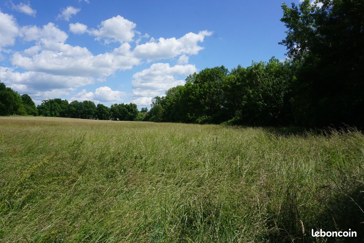 Terrain 29140 m² · à Thiviers · 255 000 €