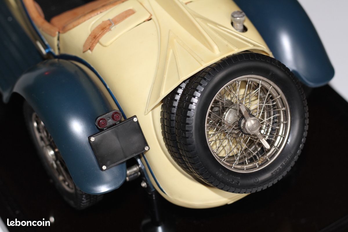 A 1:8 scale model of a 1932 Alfa Romeo Spider Touring Gran Sport by Pocher | Classic Driver Market