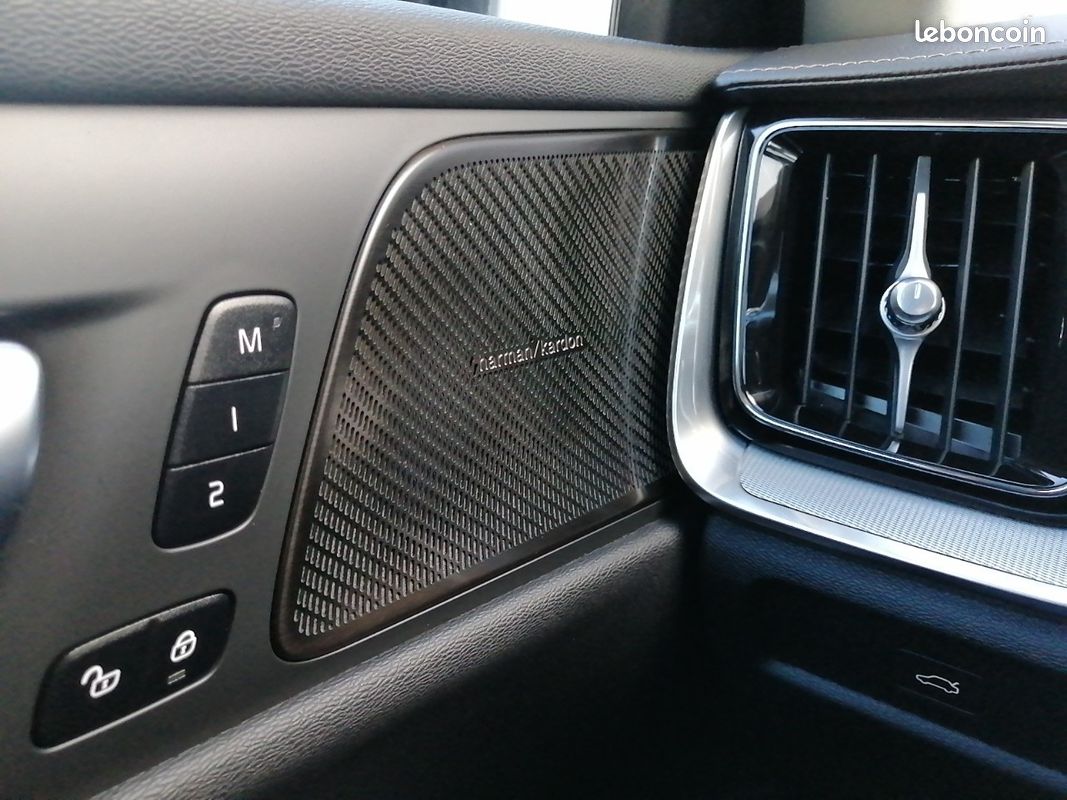 VOLVO V60 B4 197 ch DCT7 Ultra Style Dark (image 12)