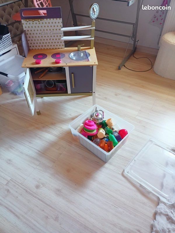 Cuisine en bois pour enfant - complète avec accessoires (image 1)