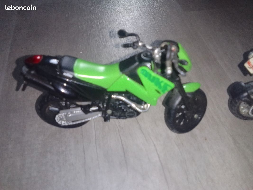 2 motos trails miniatures collections Maisto 1:18 (image 4)