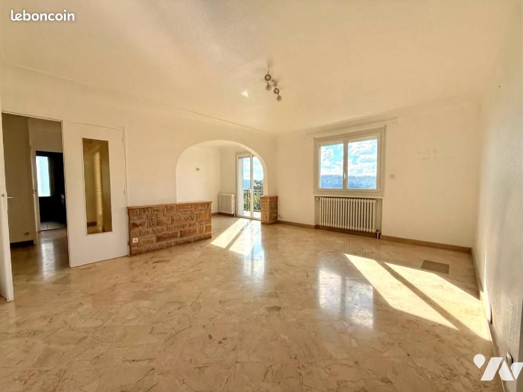 Appartement 3 pièces 104 m² · à Oyonnax · 104 m² · 964 €/mois