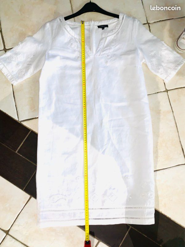Robe blanche brodée marque Caroll Taille 42 (image 3)