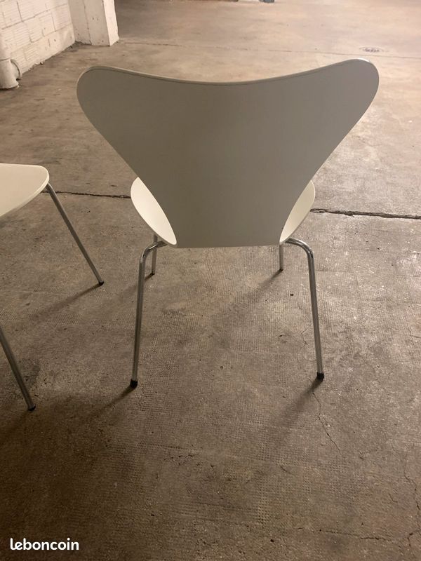 Chaise blanche (image 2)