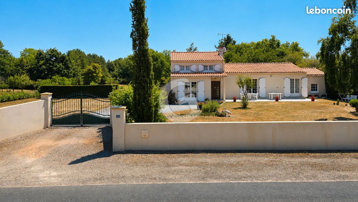 Maison 7 pièces 142 m² · à Poiroux · 142 m² · 316 500 €