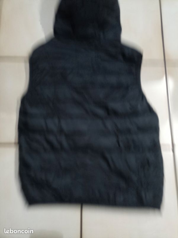 Doudoune sans manche noire (image 2)