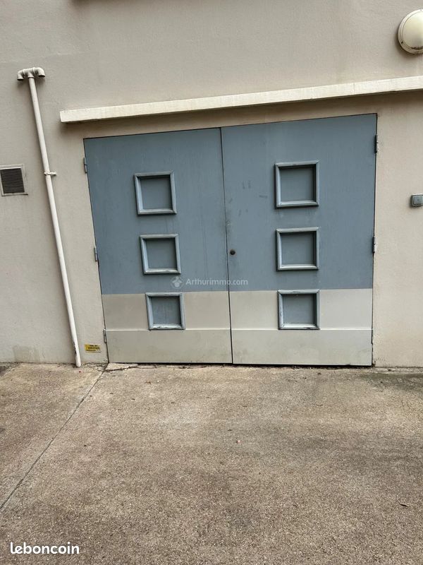 Parking/box Lyon 6ème · 180 €/mois