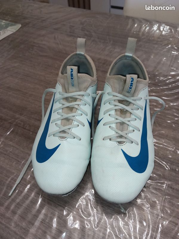 Chaussures de foot T 38,5 (image 1)