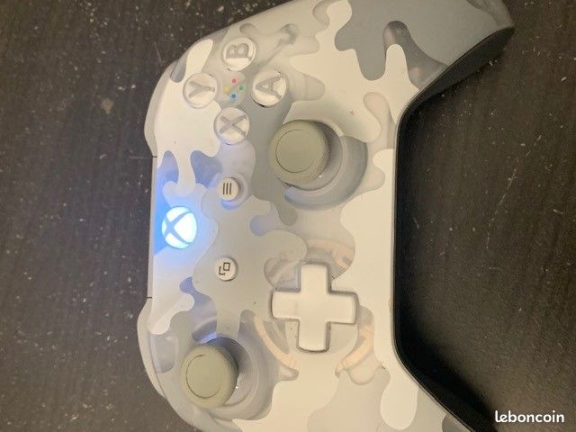 Xbox one x (image 2)