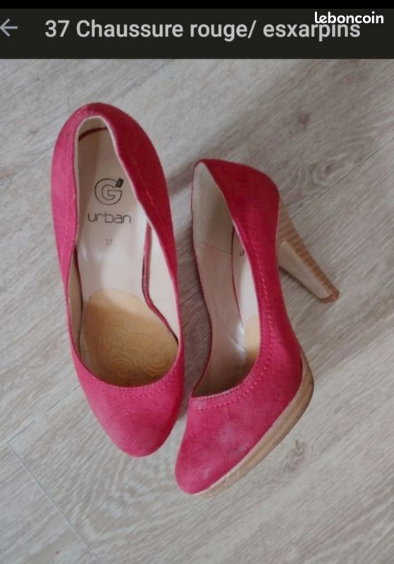 Escarpins femmes rouges T37
D'occasion, excellent état (image 1)