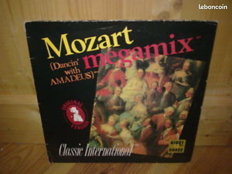 Vinyle Mozart Megamix (Dancin’ With Amadeus) – Classic International (Maxi 45T – Public 13293-6 – 1991) (image 1)