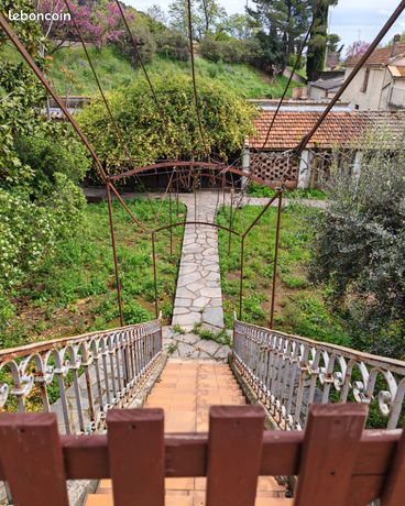 Maison avec terrasse et jardin