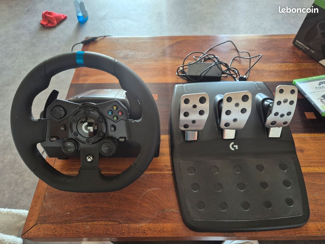 Logitech G923 Xbox one / SERIE X et S ou PC volant+ pedales (image 1)