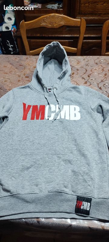Pull à capuche garçon YMCMB. Taille 14 ans. Très bon état. Prix 10 (image 2)