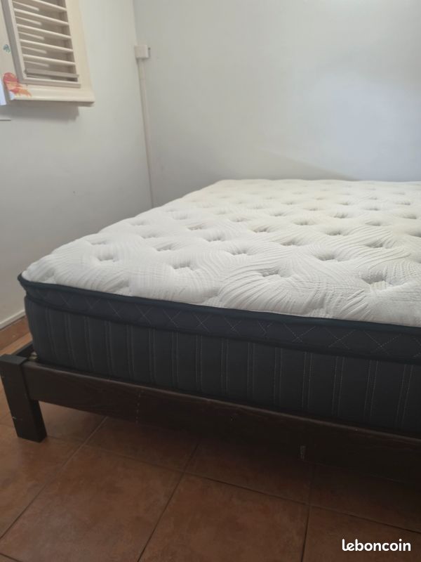 Matelas 140×190 à ressorts – très peu utilisé – excellent état (image 2)