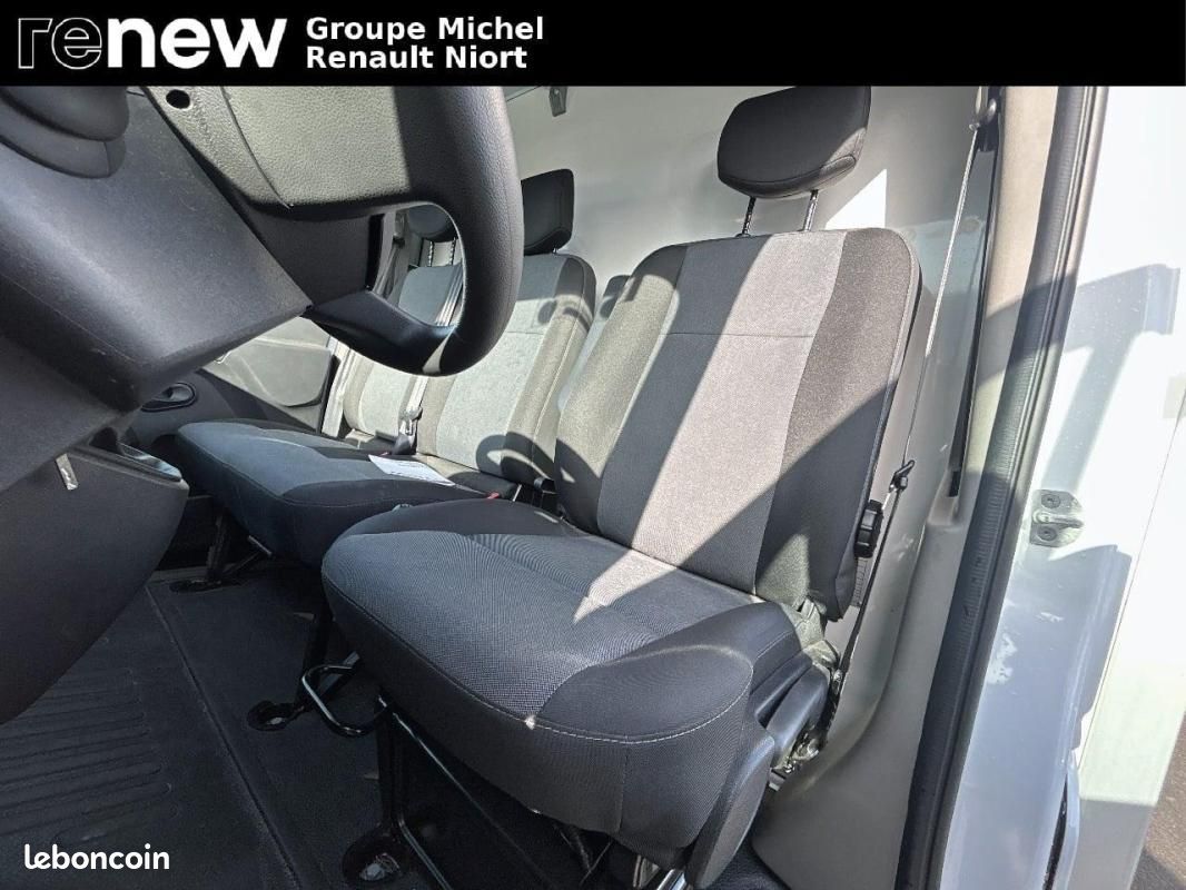 Renault Master PLANCHER CABINE PHC TRAC F3500 L3H1 BLUE DCI 145 EURO VI CONFORT (image 10)