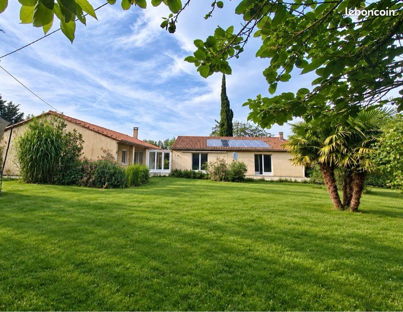 Maison 8 pièces 239 m² · à Sainte-Colombe · 239 m² · 235 000 €