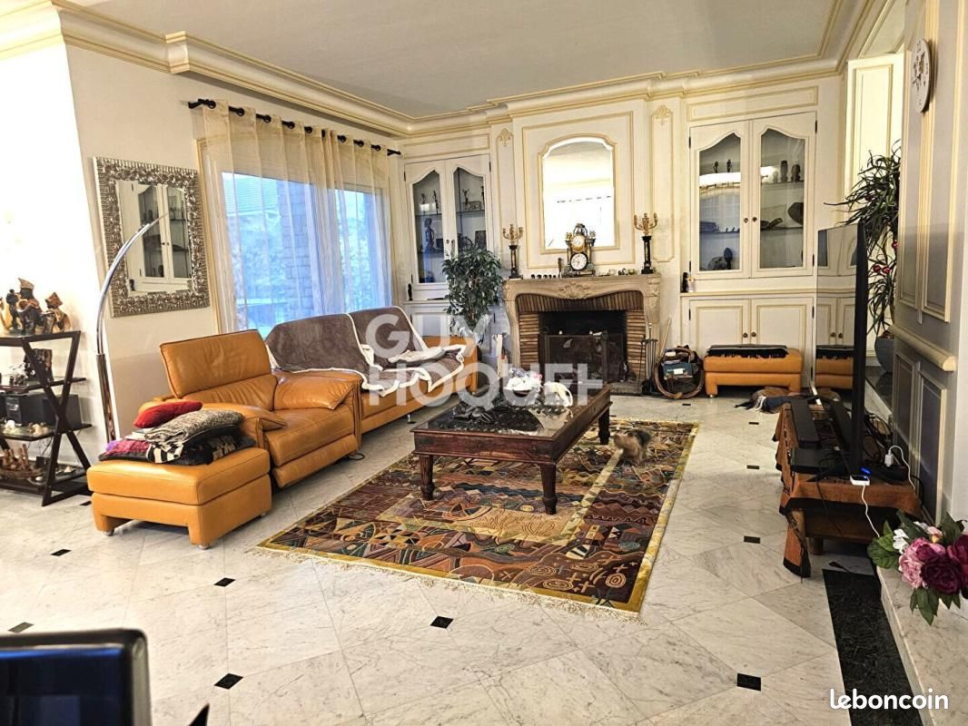 Maison 6 pièces 208 m² · à Miribel · 208 m² · 689 000 €